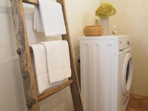 a bathroom with a washing machine and towels at Appartamenti I Cortivi in Costermano