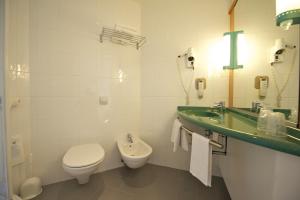 Koupelna v ubytování Hotel Ibis Firenze Prato Est