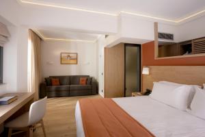 Ένα ή περισσότερα κρεβάτια σε δωμάτιο στο Golden Age Athens Hotel