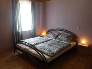 a bedroom with a bed with two lamps on it at Steeger Weinstube in Bacharach