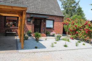 a house with a garden with flowers in front of it at Haus Clara in Husby
