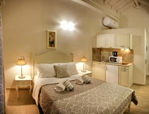 a bedroom with a bed with two towels on it at Victoria Studios in Panagioúda