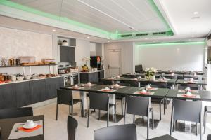 Restoran või mõni muu söögikoht majutusasutuses Hotel Aurora & Appartamenti