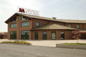 The building in which moteleket is located