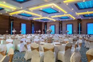 a large banquet hall with tables and chairs at Radisson Blu Hotel, Diyarbakir in Diyarbakır +161 photos