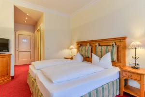Postel nebo postele na pokoji v ubytování Hotel Post Murnau
