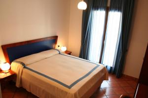 Postel nebo postele na pokoji v ubytování Hotel Locanda dei Trecento