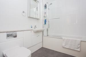 Un baño de Beautiful Duplex Flat, can sleep 6 , close to tube