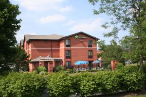 a hotel building with bushes in front of it at Extended Stay America Suites - Cleveland - Middleburg Heights in Middleburg Heights