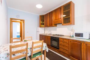 A kitchen or kitchenette at Residence Kimba