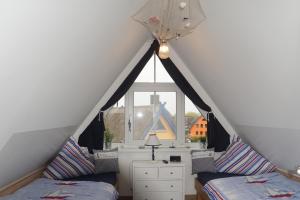 Ein Bett oder Betten in einem Zimmer der Unterkunft Reethaus Casa Baltica