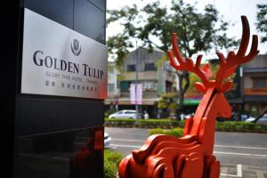 Certifikát, hodnocení, plakát nebo jiný dokument vystavený v ubytování Golden Tulip Glory Fine Hotel