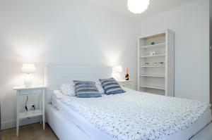 Posteľ alebo postele v izbe v ubytovaní Apartament z basenem Polanki + 27 fotografií