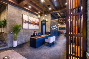 Elsewhere Hotel Inn North Street Branch的电视和/或娱乐中心