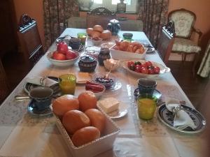 Možnosti raňajok pre hostí v ubytovaní B&B Au Jardin Fleuri