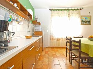 Küche/Küchenzeile in der Unterkunft Apartments Duilija 1301