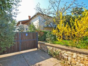 Ein Garten an der Unterkunft Apartments Duilija 1301