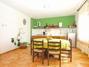 Küche/Küchenzeile in der Unterkunft Apartments Duilija 1301