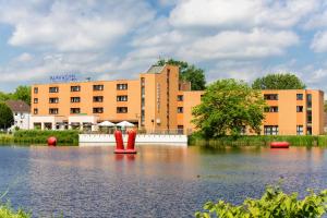 Výhled na řeku, která protéká v blízkosti hotelu