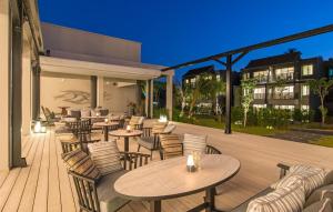 Posezení v ubytování The ShellSea Krabi I Luxury Beach Front Resort & Pool Villa