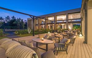 Restaurace v ubytování The ShellSea Krabi I Luxury Beach Front Resort & Pool Villa