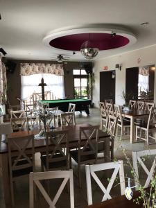 Reštaurácia alebo iné gastronomické zariadenie v ubytovaní Gościniec Oaza Sorkwity