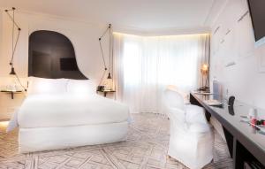 Cama ou camas em um quarto em La Maison Champs Elysées