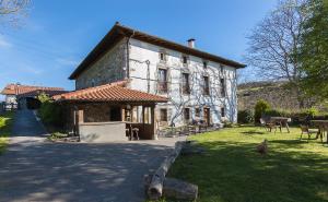 Foto dalla galleria di Casa rural Restaurante Aranburu a Zestoa