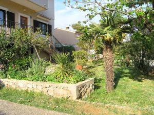 Vonkajšia záhrada v ubytovaní Apartments Ines