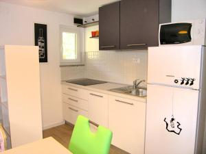 Kuchyňa alebo kuchynka v ubytovaní Apartments Ines