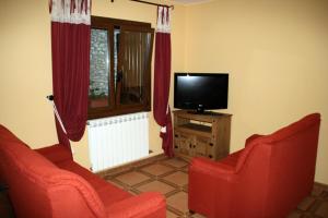 TV a/nebo společenská místnost v ubytování Hostal Rural Casa Parda