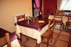 Restaurace v ubytování Hostal Rural Casa Parda