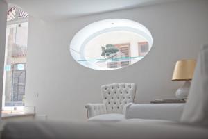 Een zitgedeelte bij La Settima Luna Hotel