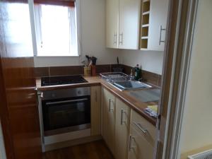 A kitchen or kitchenette at Victoria Lodge 