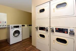 A kitchen or kitchenette at Motel 6 Columbus, GA Columbus Airport