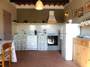 Casa Vacanze Villa Cerine tesisinde mutfak veya mini mutfak