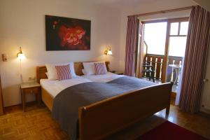 Säng eller sängar i ett rum på Hotel Waldgasthof Schöning