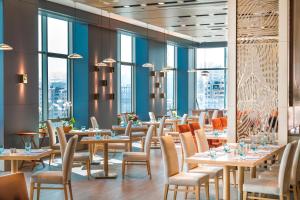 Winter Park Hotel Baku tesisinde bir restoran veya yemek mekanı