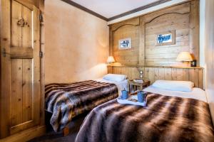 Een bed of bedden in een kamer bij Résidences Village Montana by Les Etincelles