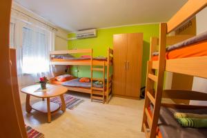 Postel nebo postele na pokoji v ubytování Guesthouse Adi