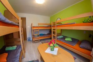 Postel nebo postele na pokoji v ubytování Guesthouse Adi