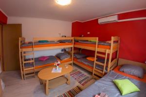 Postel nebo postele na pokoji v ubytování Guesthouse Adi