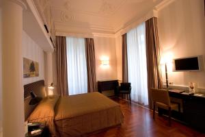 Un pat sau paturi într-o cameră la Il Principe Hotel Catania