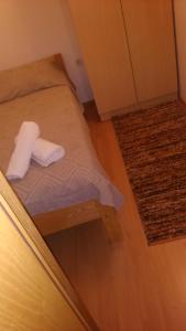 Кровать или кровати в номере Gala Apartments