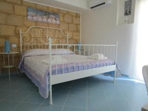 a bedroom with a white bed in a room at Playa Dei Turchi in Realmonte