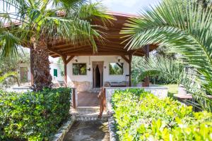 Κήπος έξω από το Villaggio Club Degli Ulivi