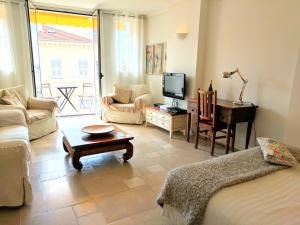 Gallery image of Citilet 4 Duplex, funky with large terrace in Cannes