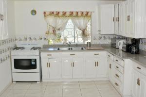 Kuchyň nebo kuchyňský kout v ubytování Paradise Palms Jamaica Vacation Rental