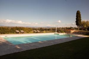 Agriturismo Humile内部或周边的泳池
