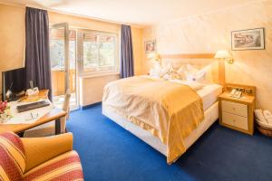 Кровать или кровати в номере Hotel Krone Igelsberg